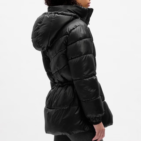 GAP 100% recycled wellon fill.
Long sleeves with elasticized cuffs. - Picture 2 of 4